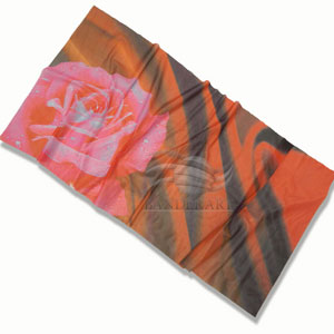 Canga de poliéster com gravação personalizada.