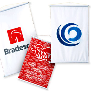 Banners e estandartes promocionais com diversos tamanhos.