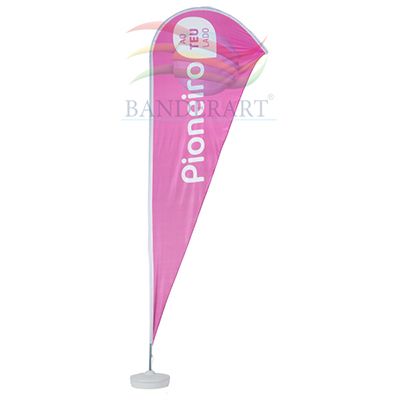 Windbanners® em poliéster com gravação personalizada e haste.