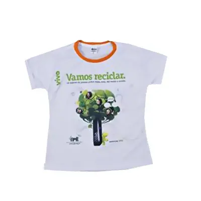 Camiseta gola careca, manga curta, com impressão personalizada.