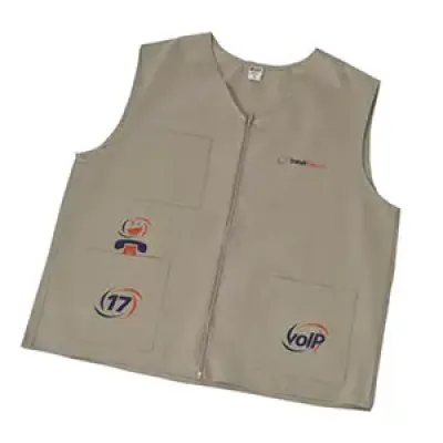 Com 2 bolsos na frente, fechamento em ziper, personalizado em silk ou bordado.