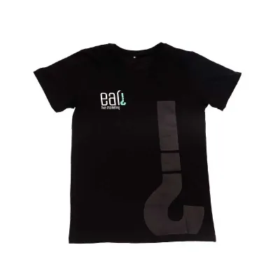 Camiseta básica com personalização em silk-screen 