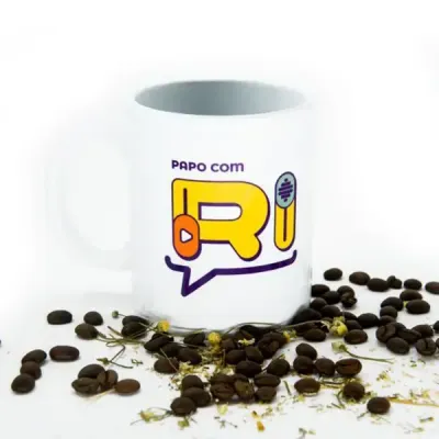 Caneca de porcelana branca