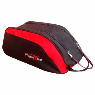 Porta-tênis confeccionado em nylon 600, com alça de mão.