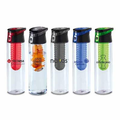 Squeeze plástico em AS e PP com corpo translúcido, possui filtro para saborizar a água. Capacidad...